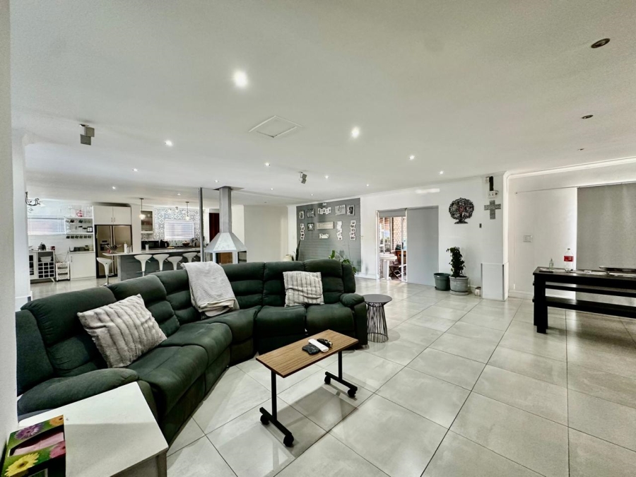 5 Bedroom Property for Sale in Rouxville Western Cape